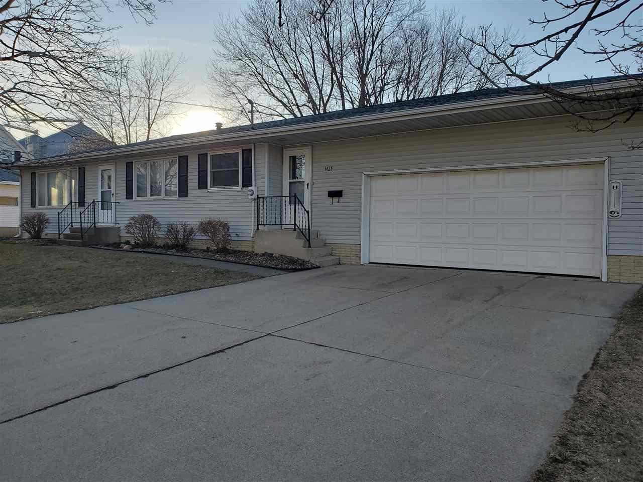 1425 Short St, Ridgeway, IA 52165