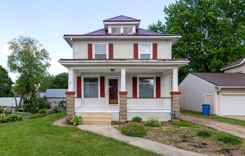 1004 7th, Grundy Center, IA 50638