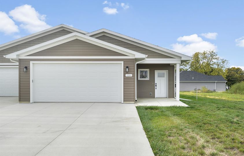 126 Bergen Dr, Waterloo, IA 50701