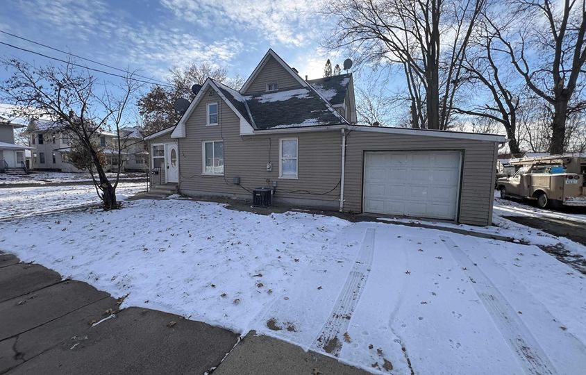 726 Allen St, Waterloo, IA 50702