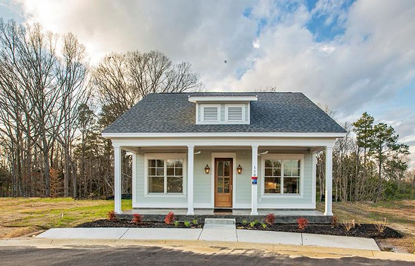 110 Cottage Ln, Greenwood, SC 29649