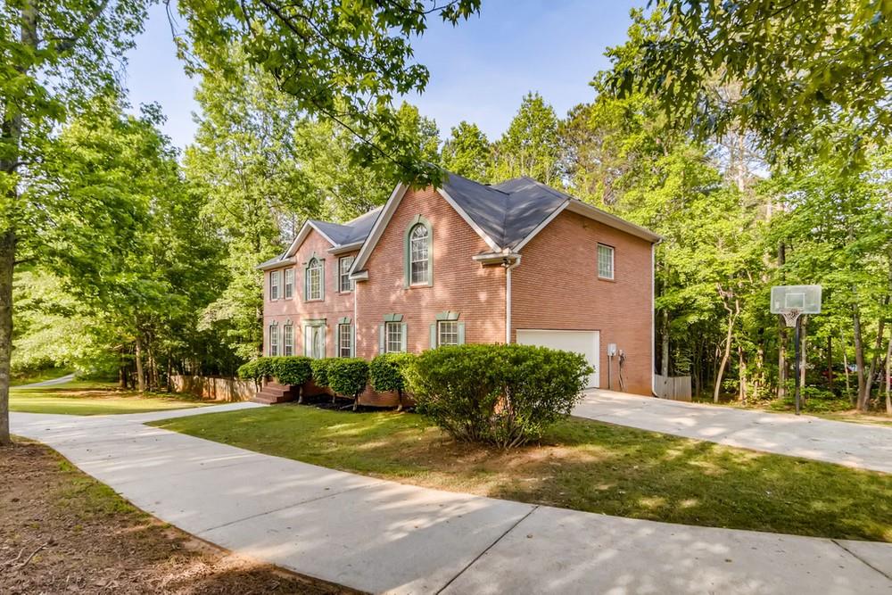 7580 River Walk Dr, Douglasville, GA 30135