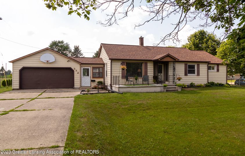 372 Charlotte St, Mulliken, MI 48861