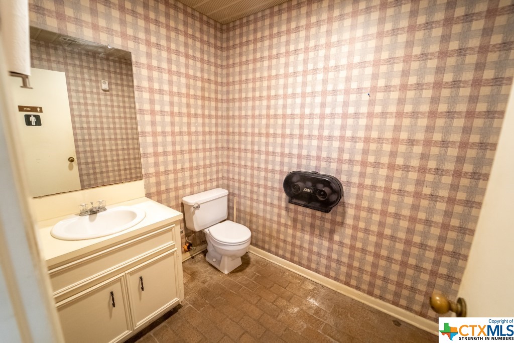 main property photo 31