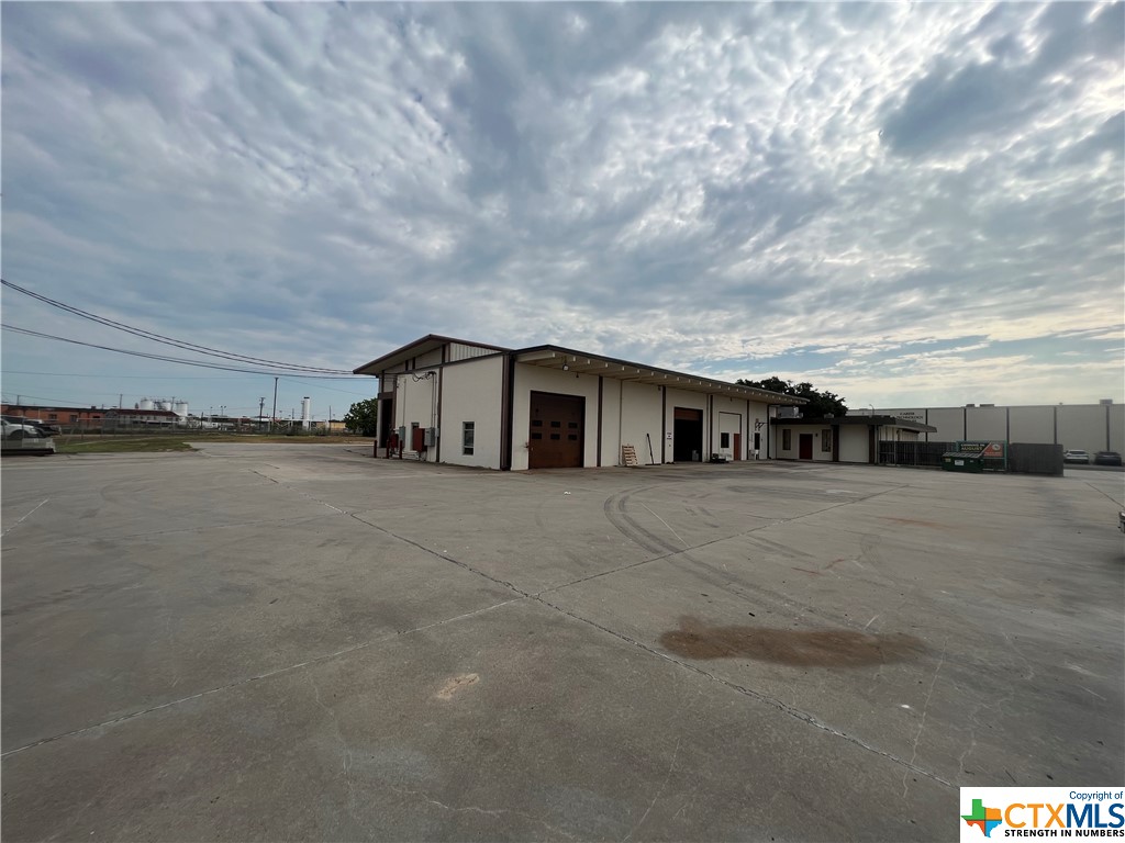 main property photo 32