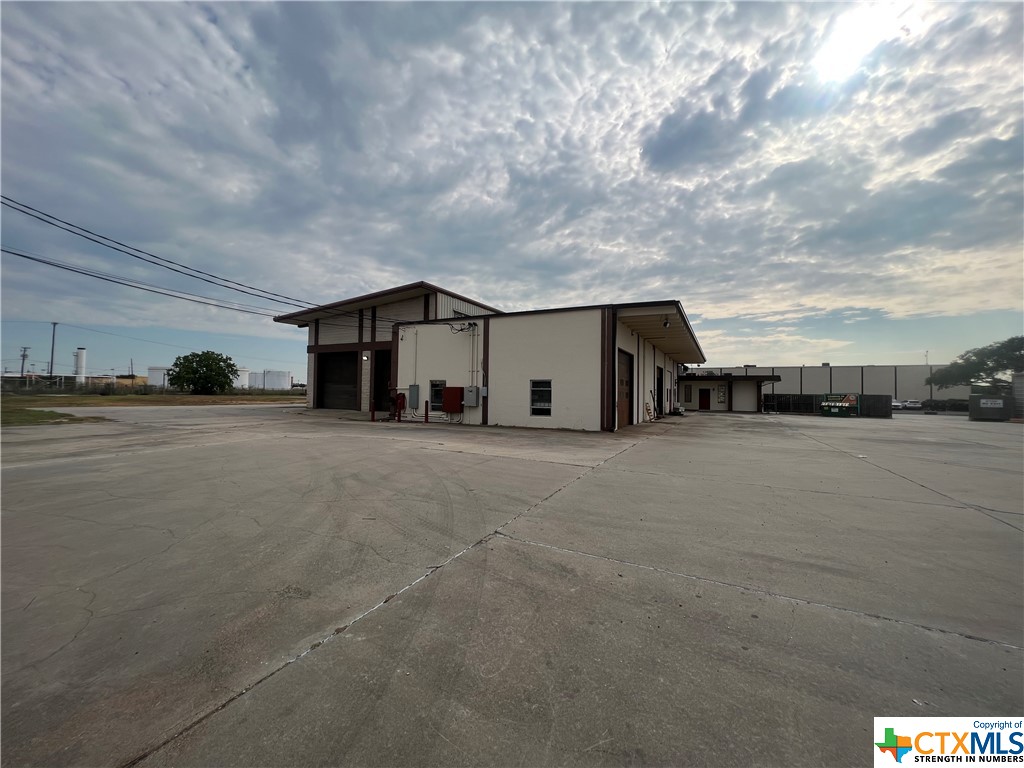 main property photo 33