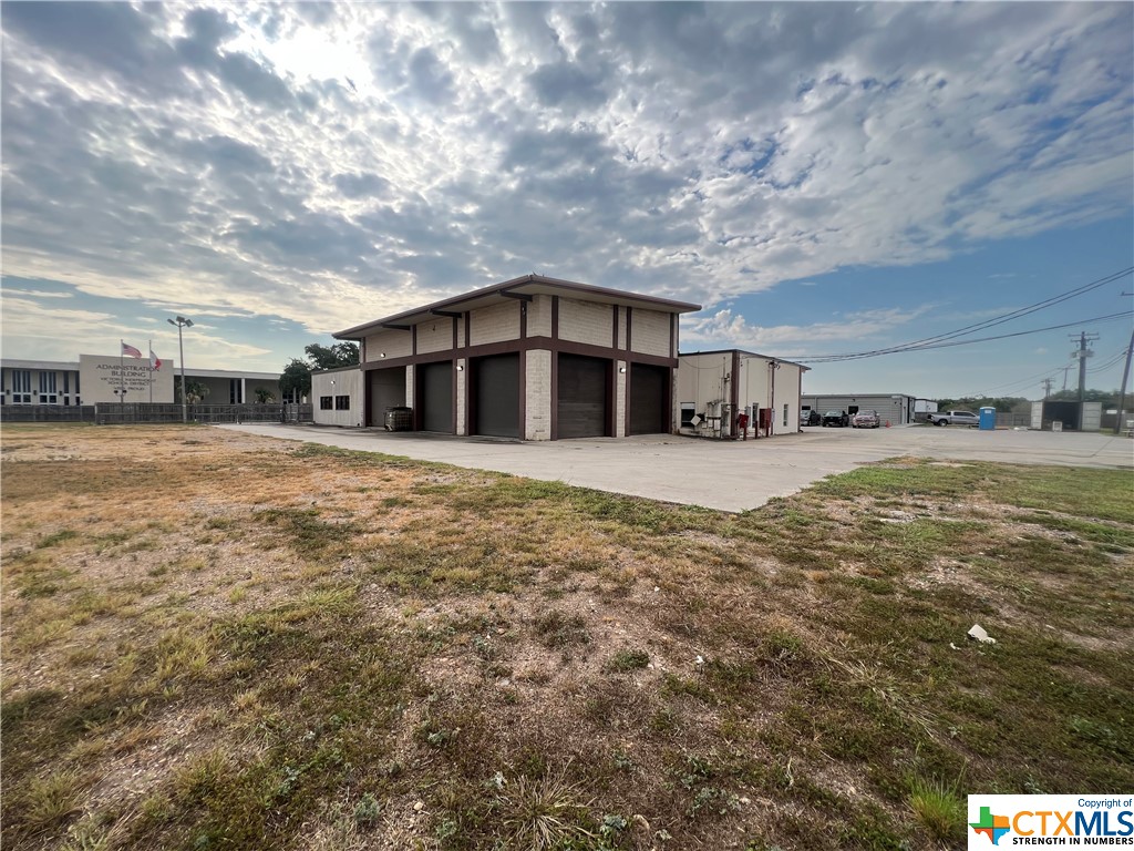 main property photo 36