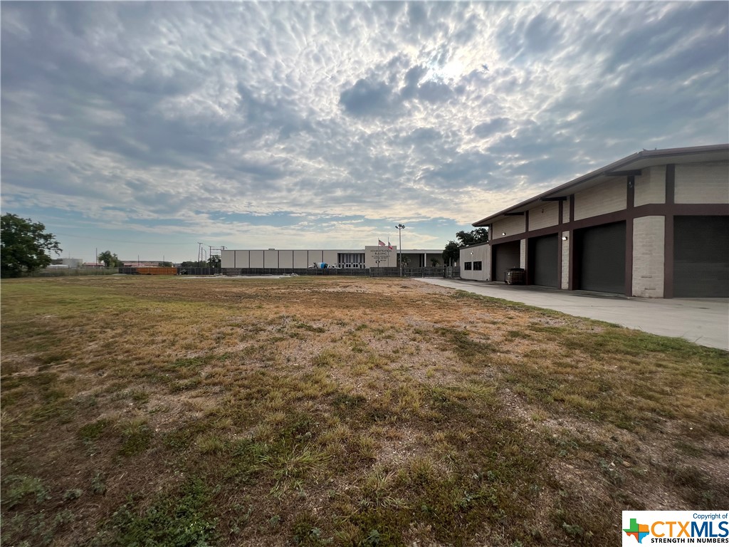 main property photo 37
