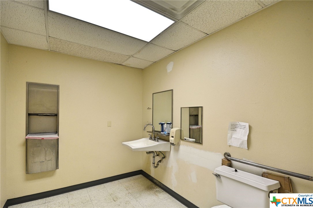 main property photo 13