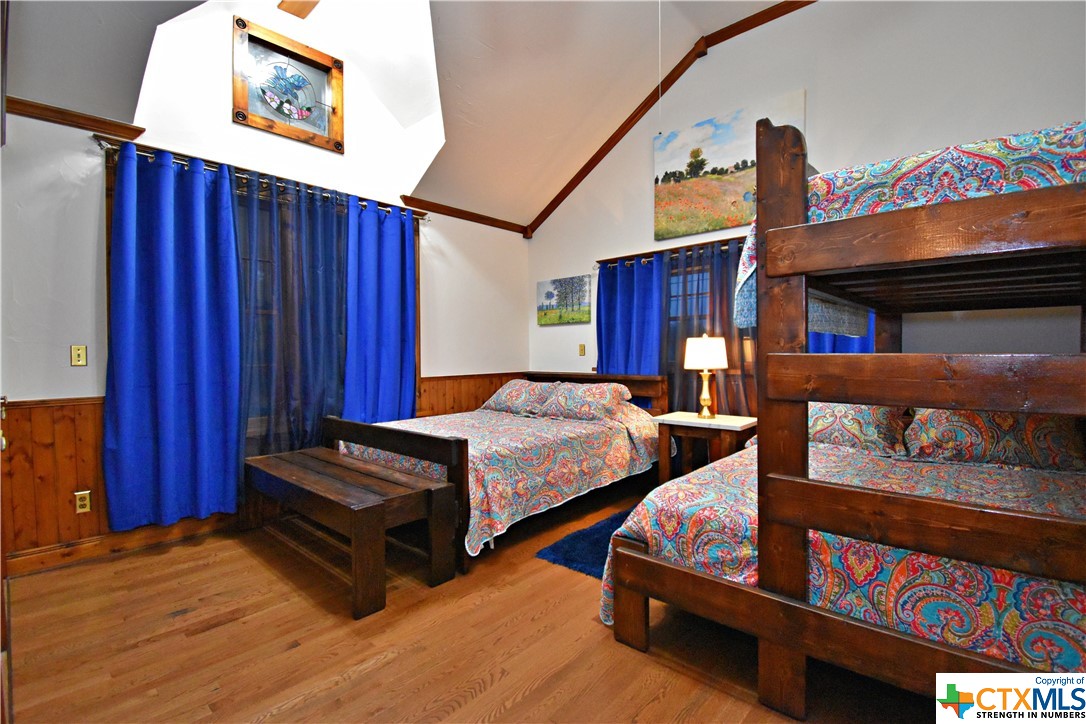 main property photo 40
