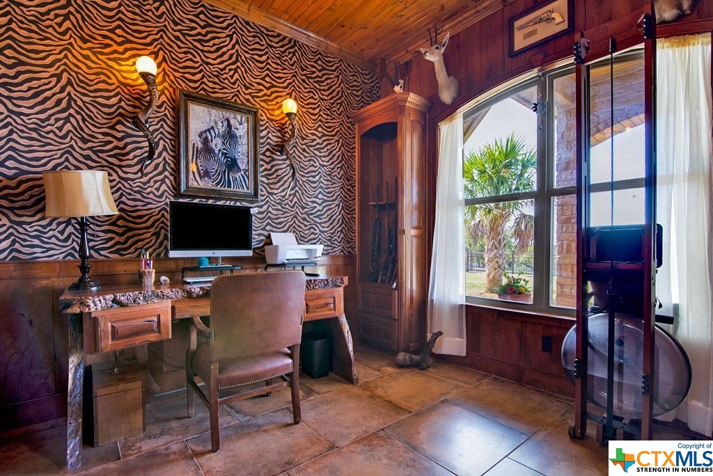 main property photo 14
