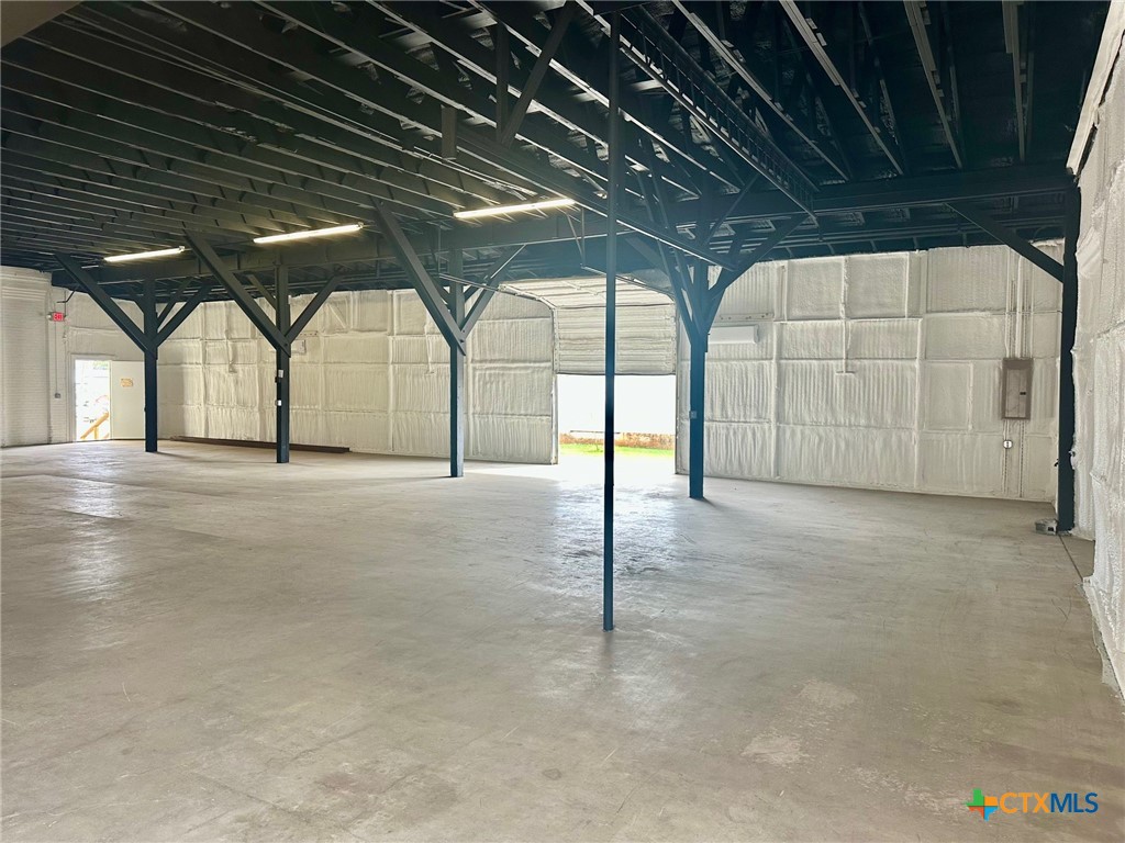 main property photo 13