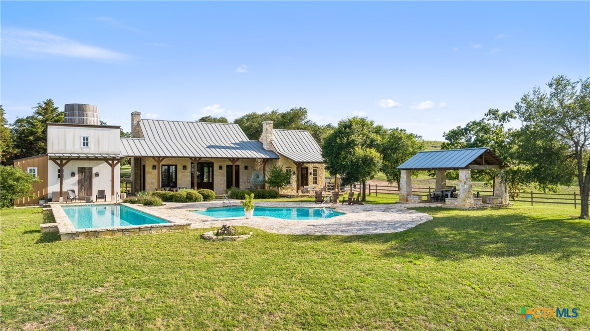 main property photo 10