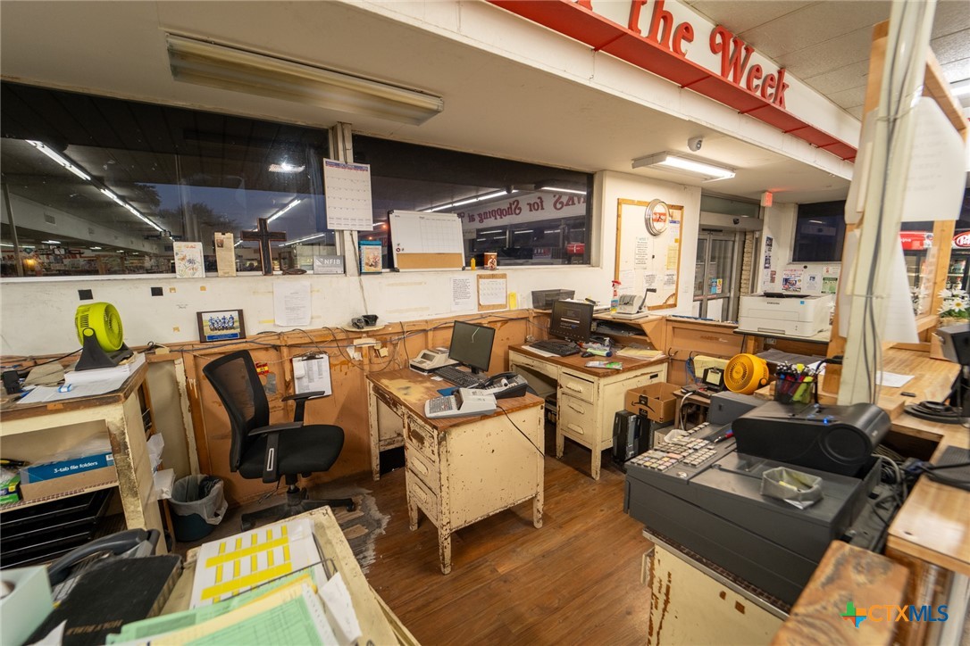 main property photo 7