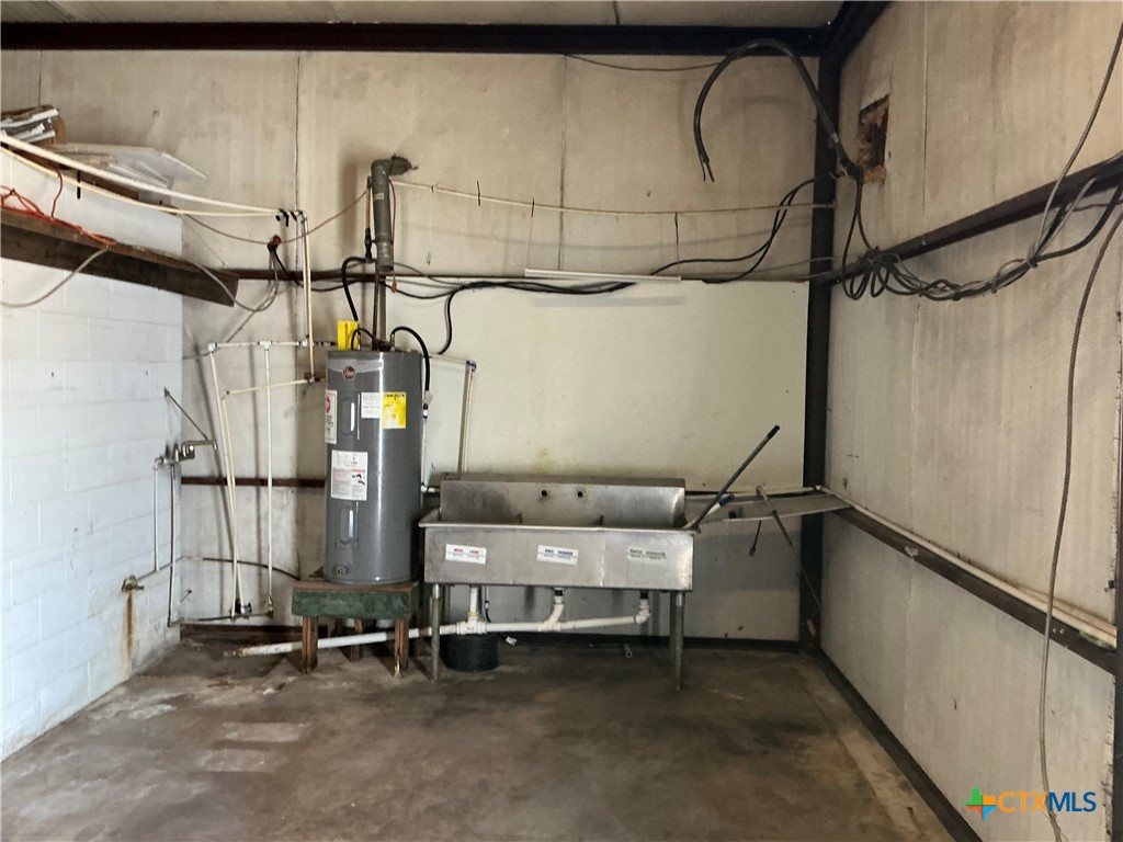main property photo 6