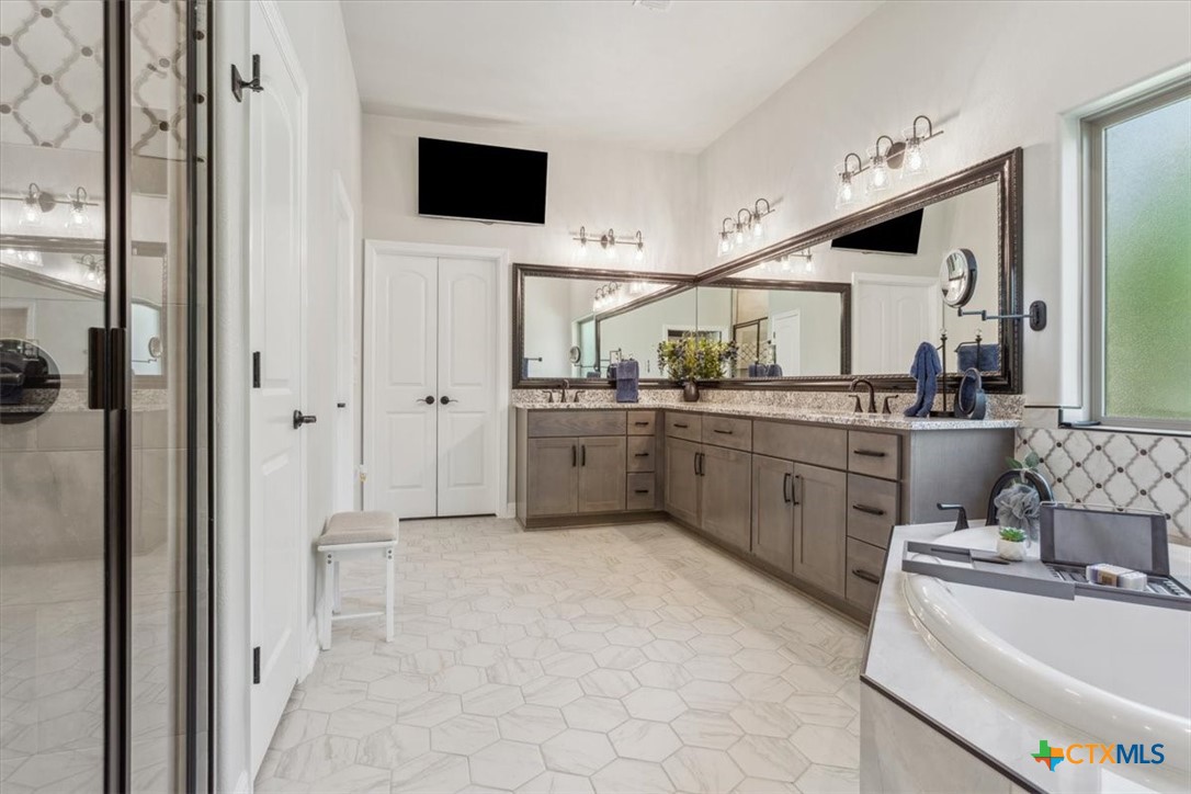 property viewer photo 25