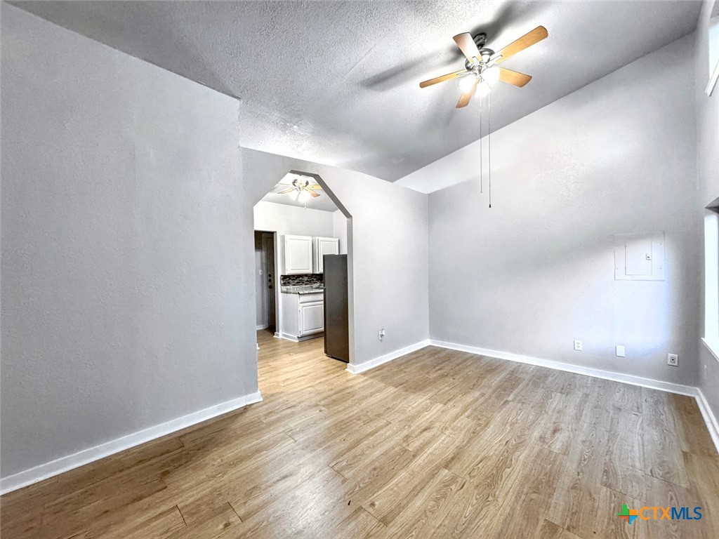 property viewer photo 3