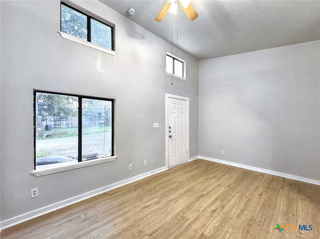property viewer photo 4