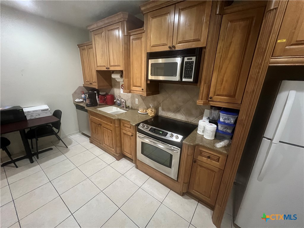 main property photo 15