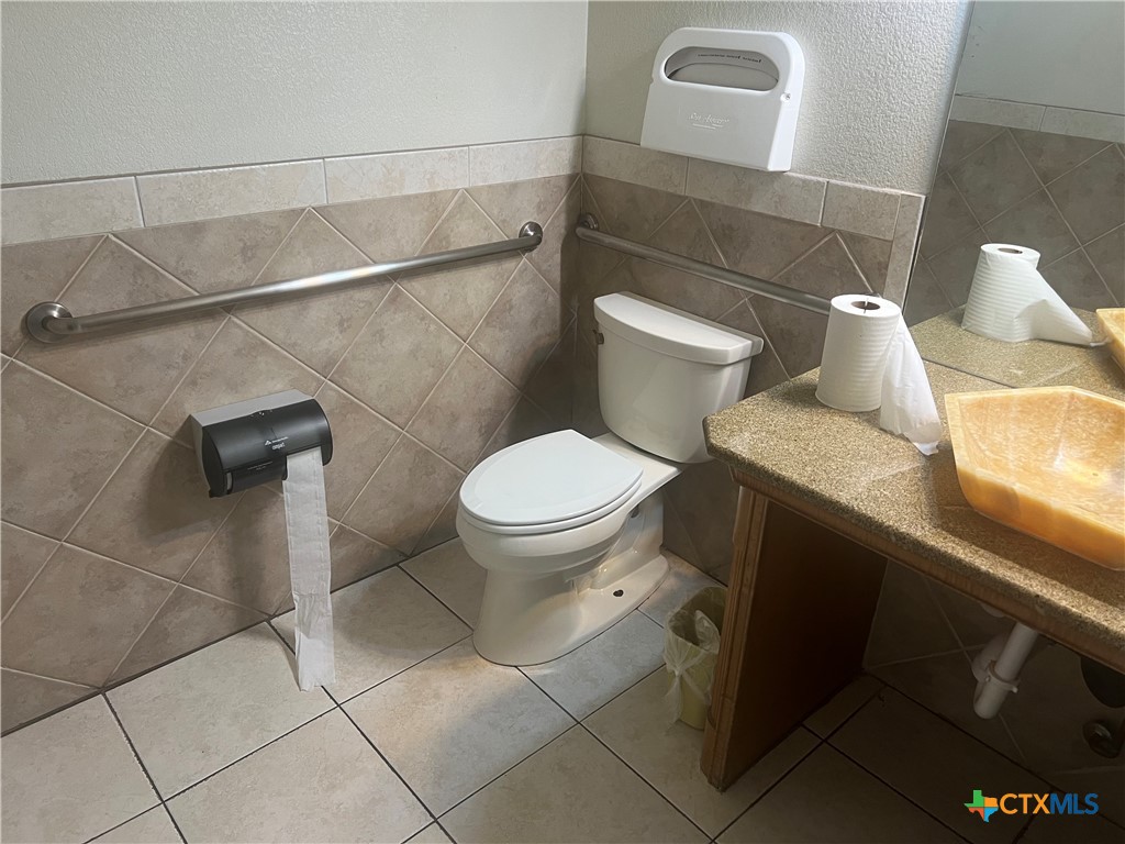 main property photo 18