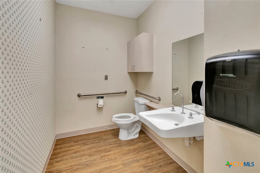 main property photo 10