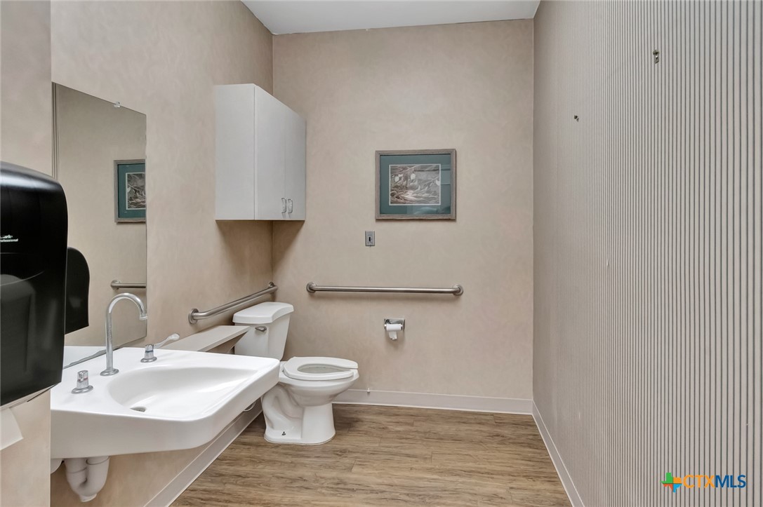 main property photo 9