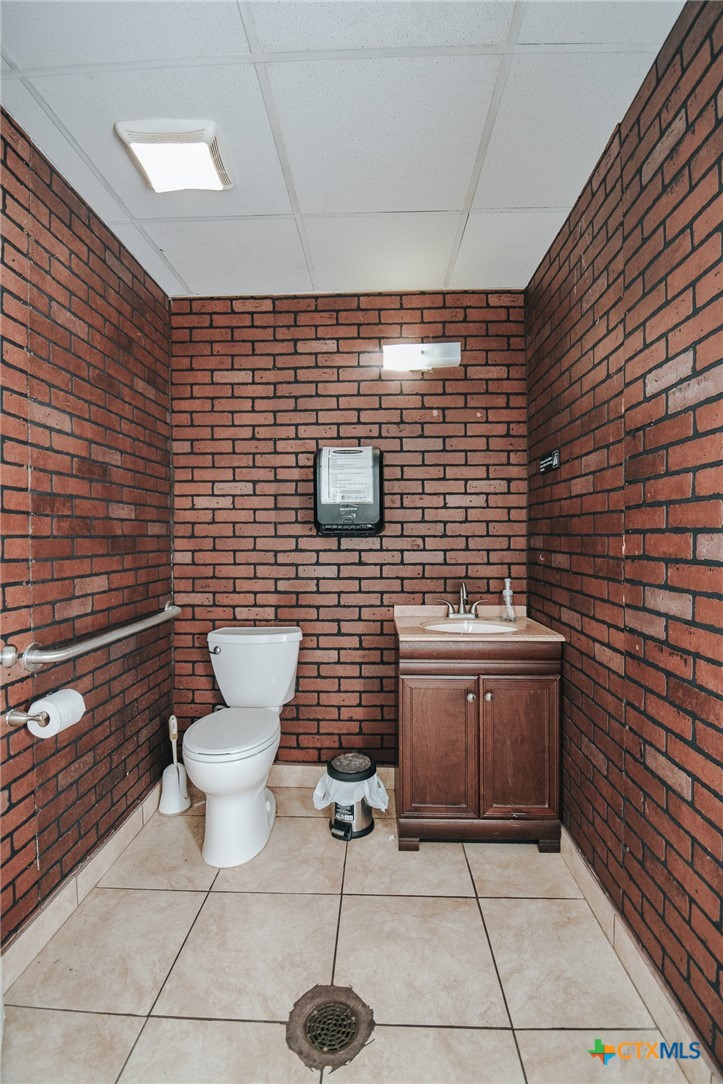 main property photo 9