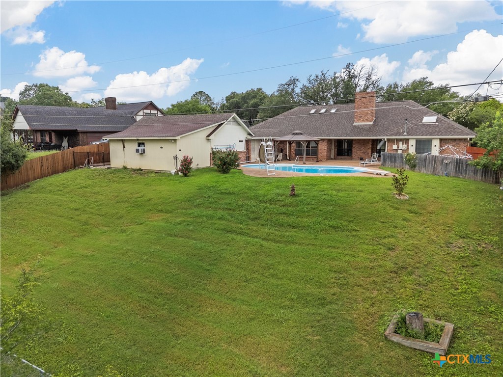 main property photo 40