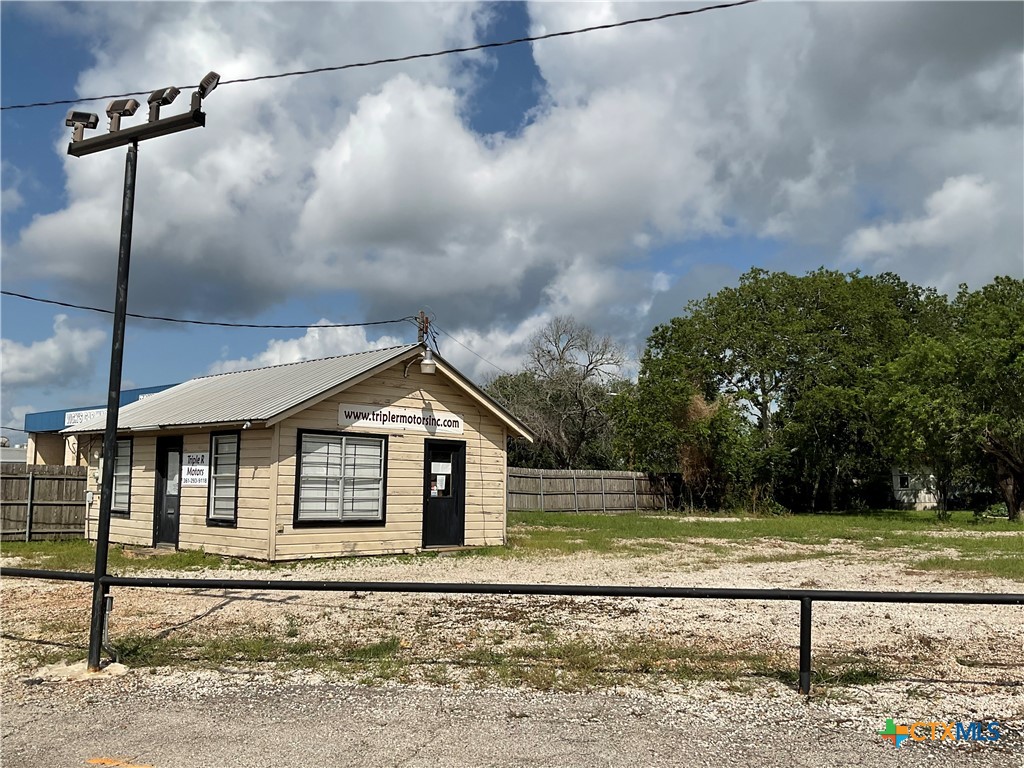 main property photo 3