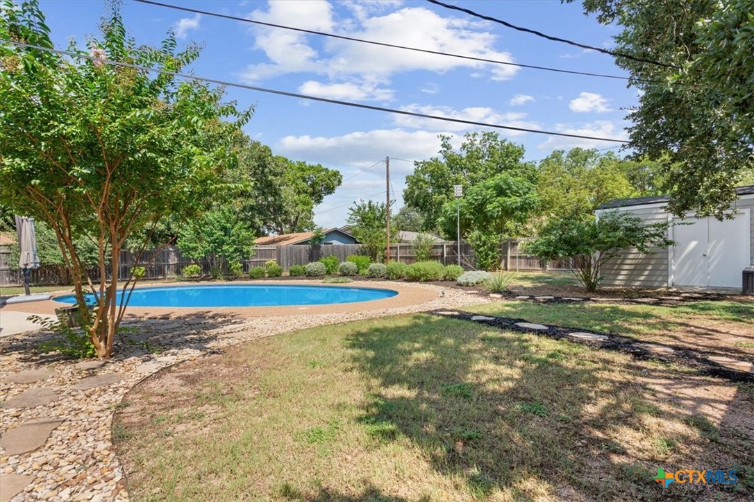 main property photo 31