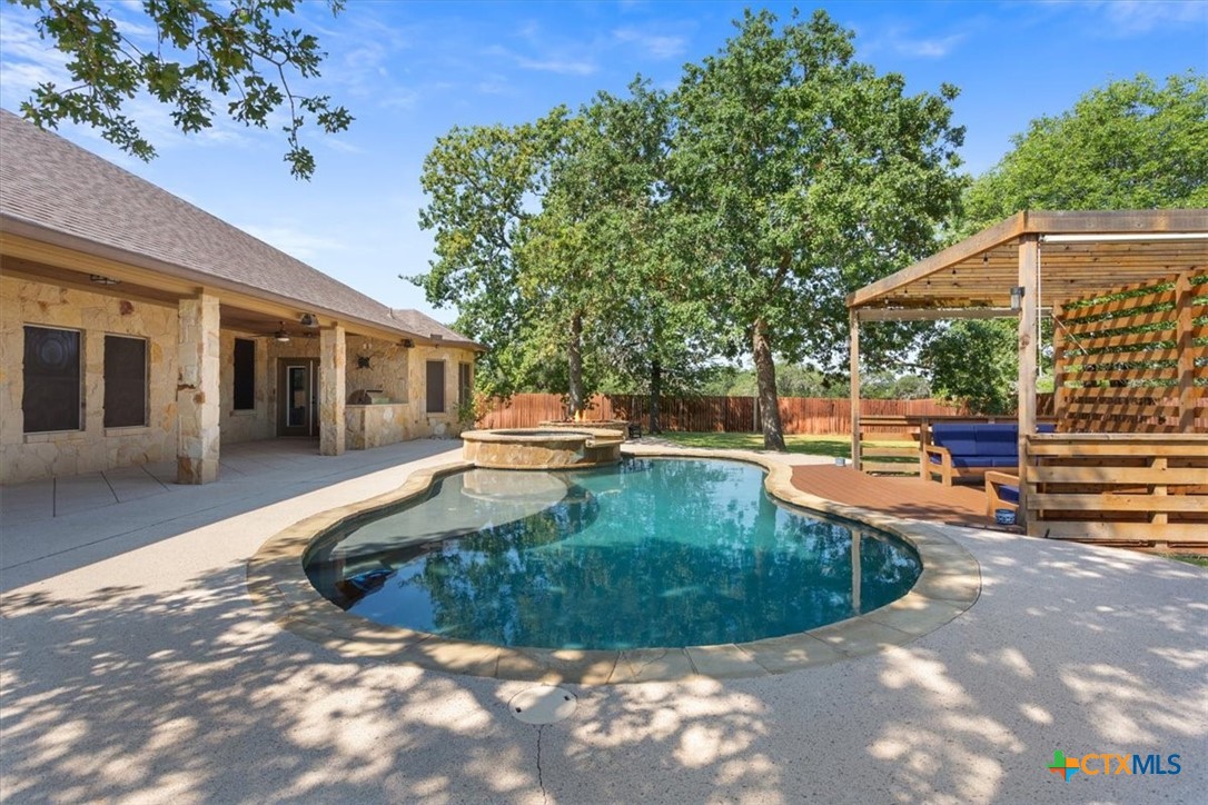 main property photo 31