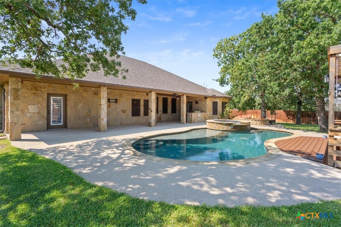 main property photo 35