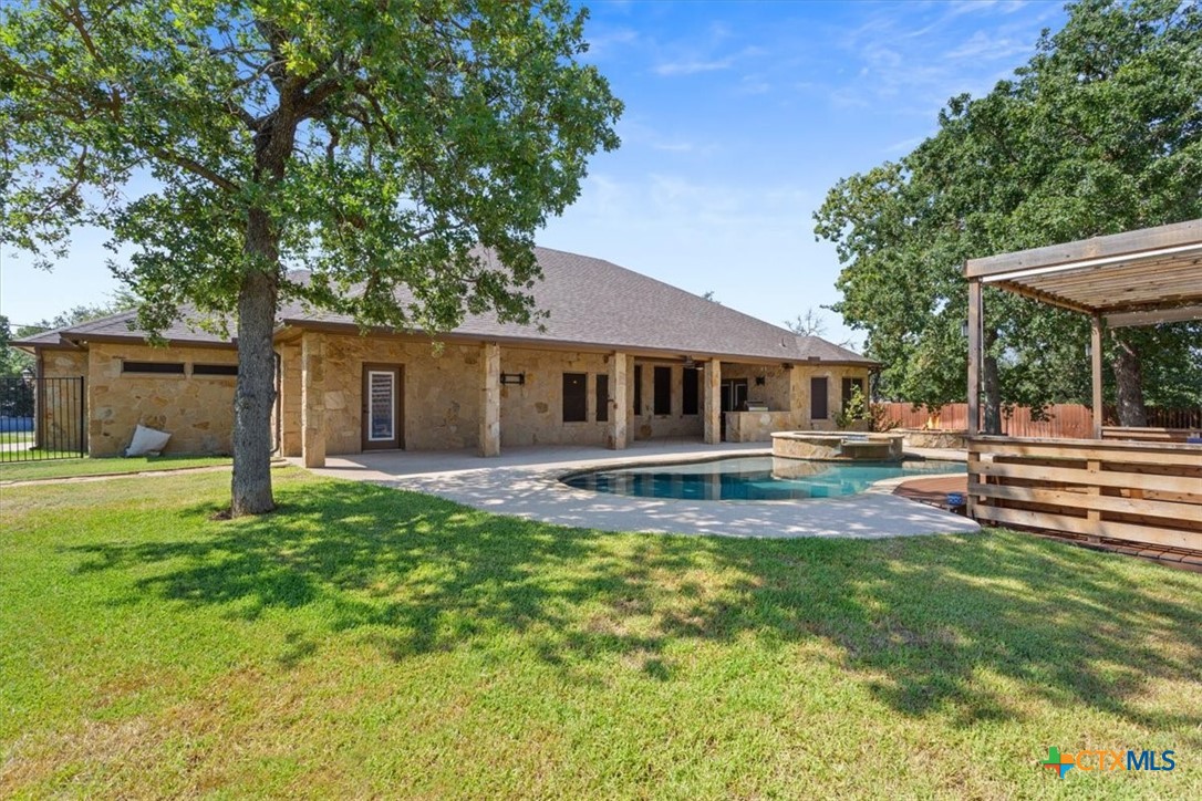 main property photo 36
