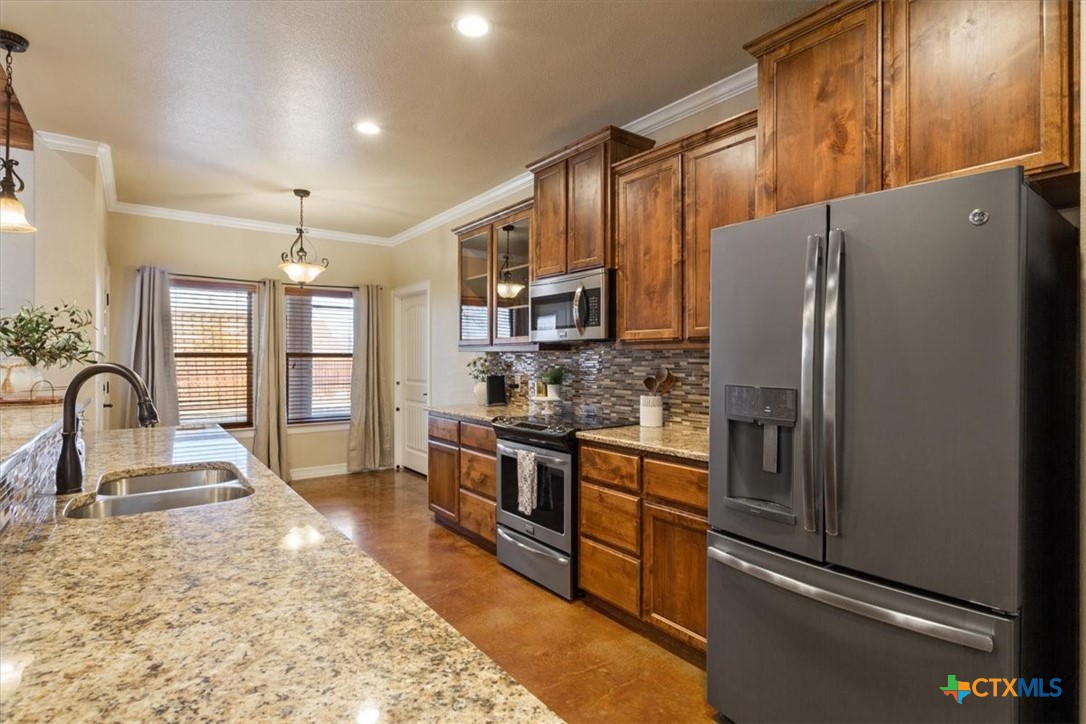 main property photo 6