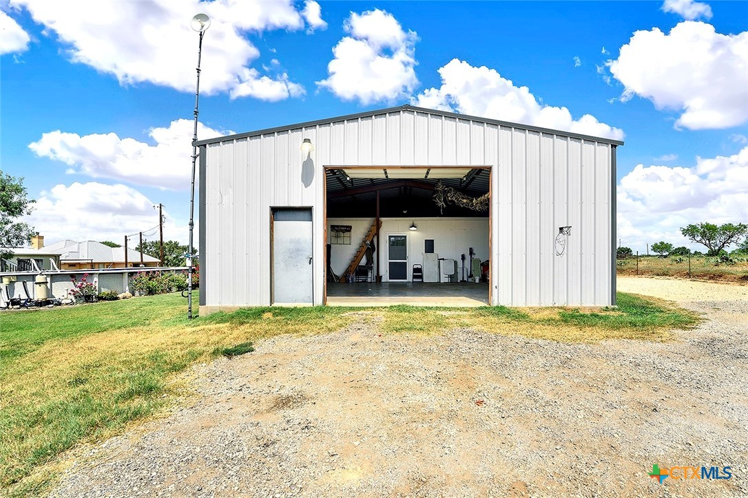 main property photo 28