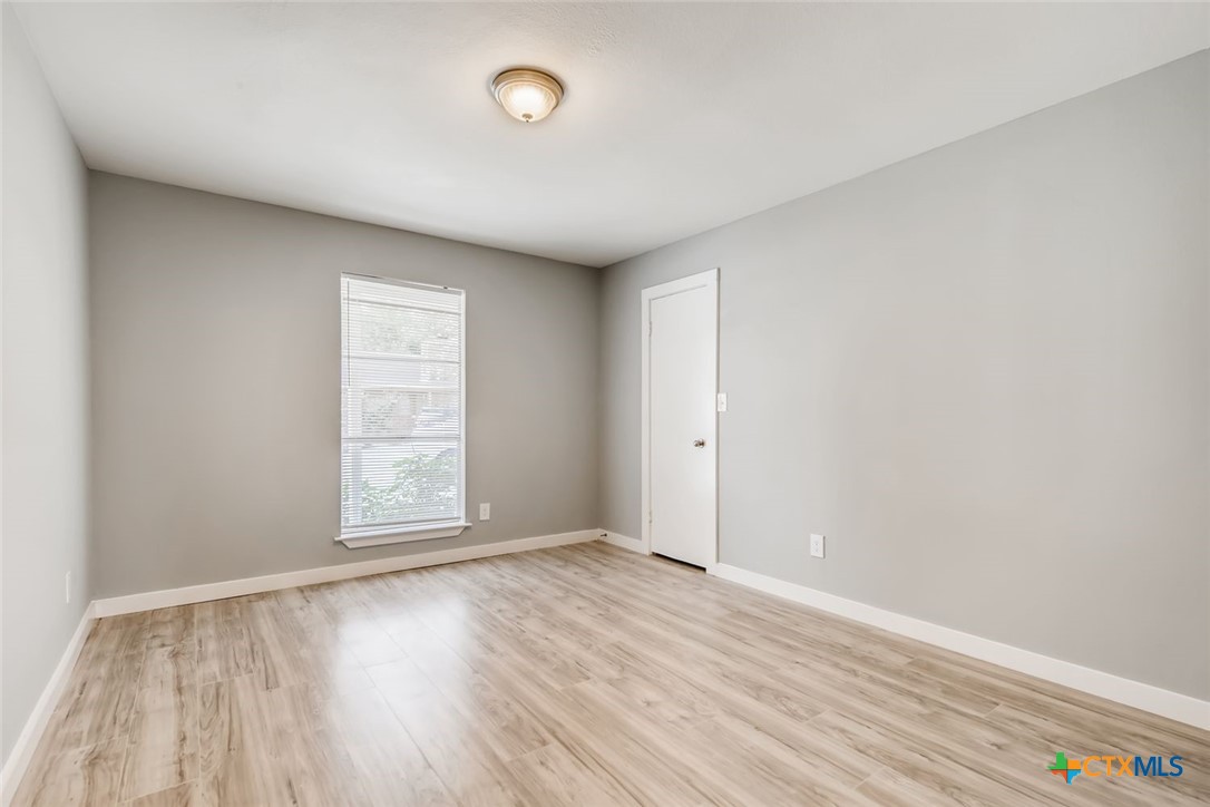 property viewer photo 18