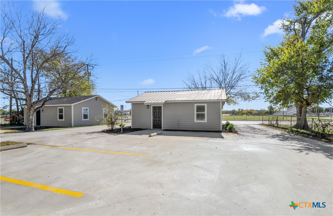 main property photo 6