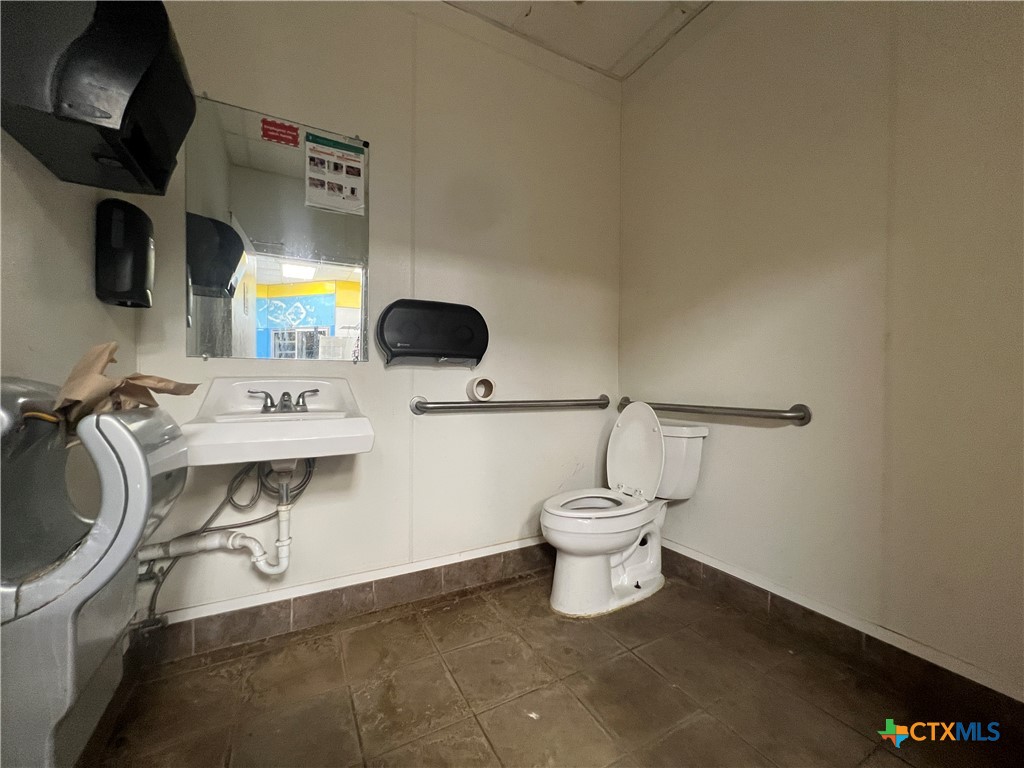 main property photo 9