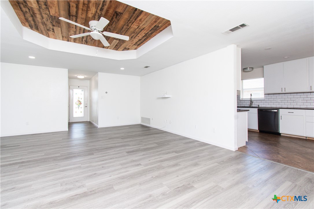 property viewer photo 3