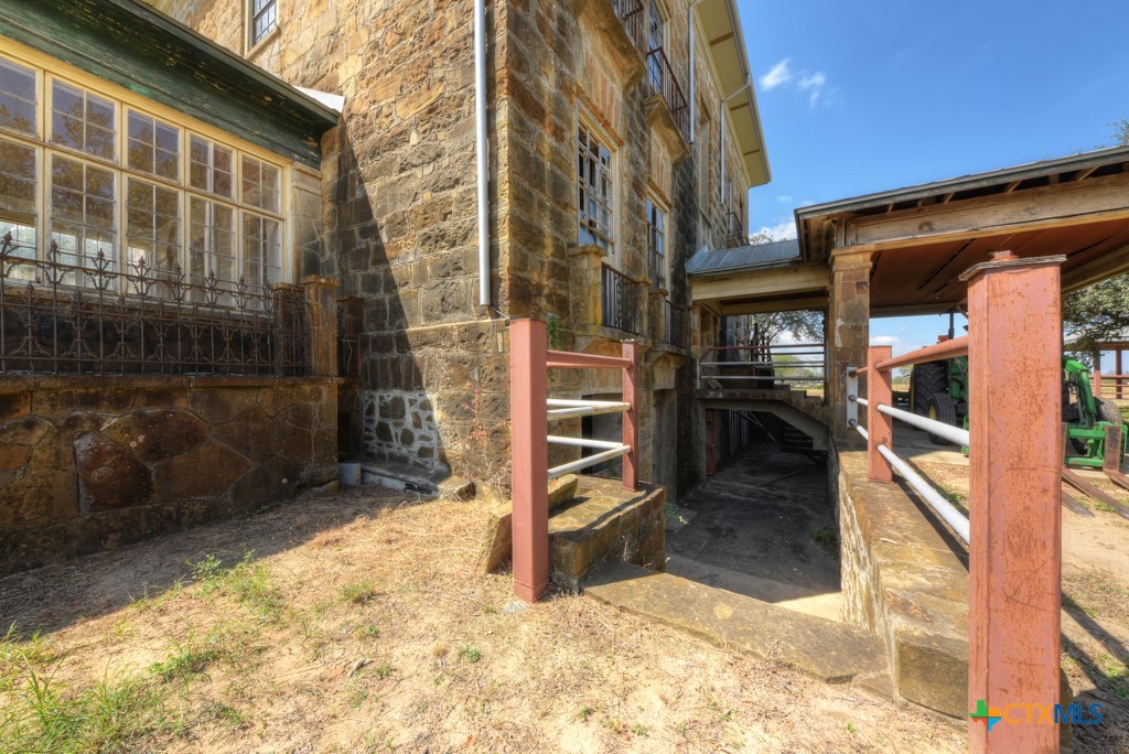main property photo 27