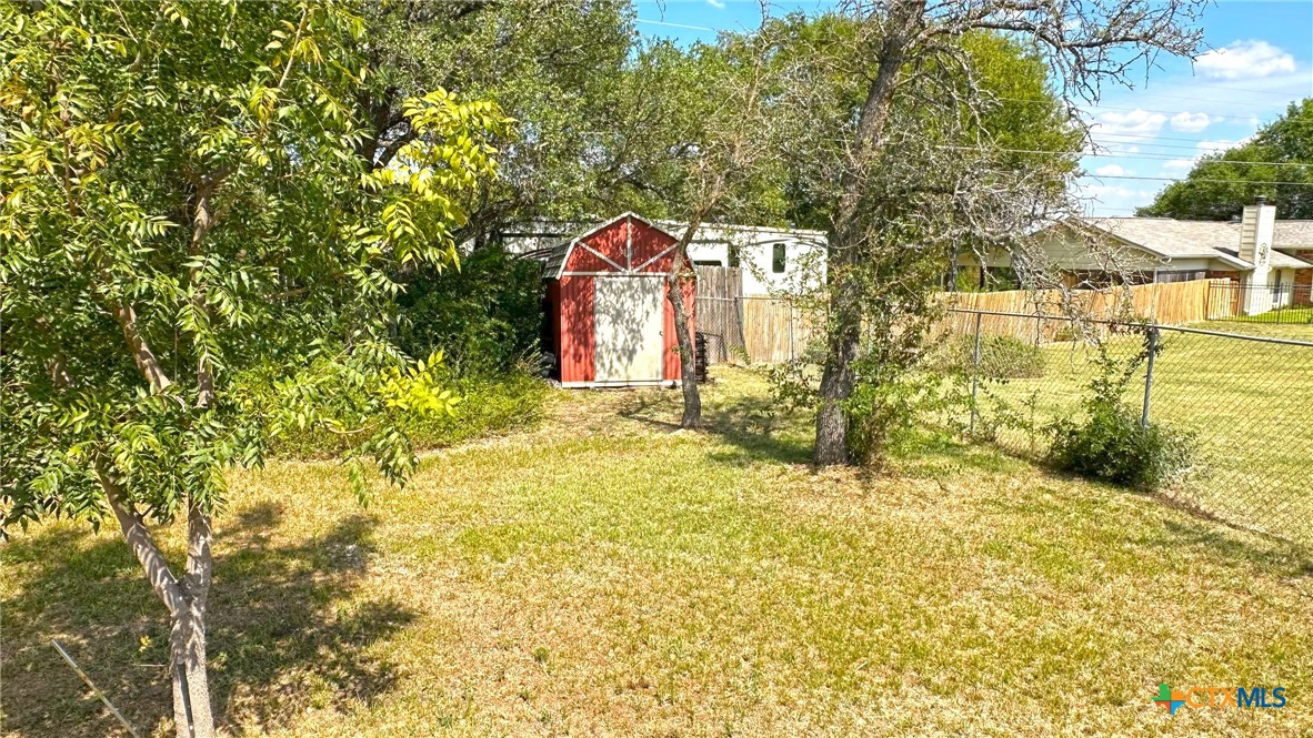 main property photo 40