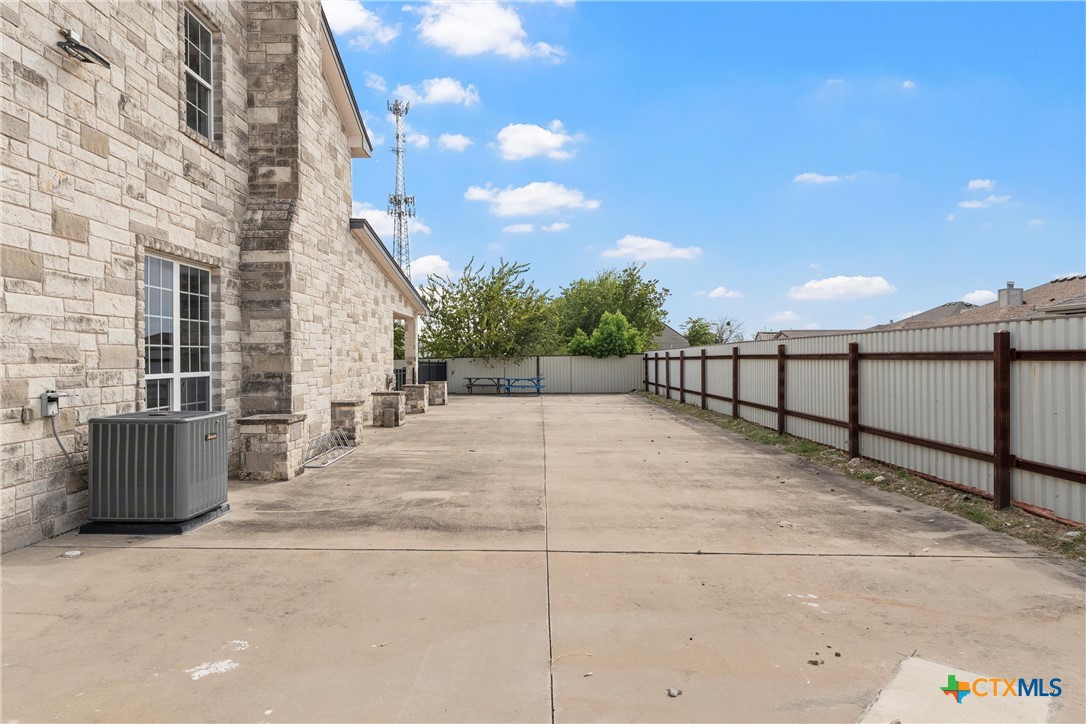main property photo 6