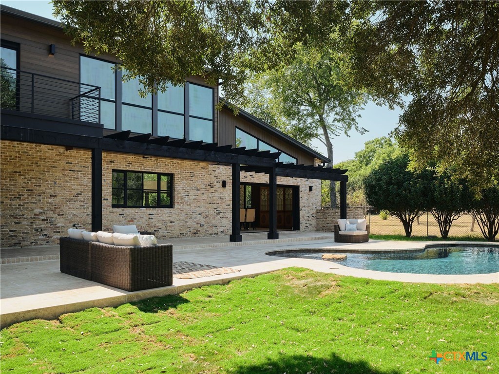 main property photo 40