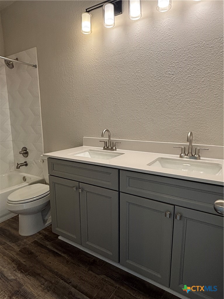 main property photo 9