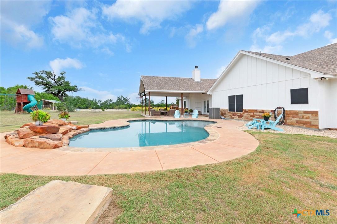 main property photo 4