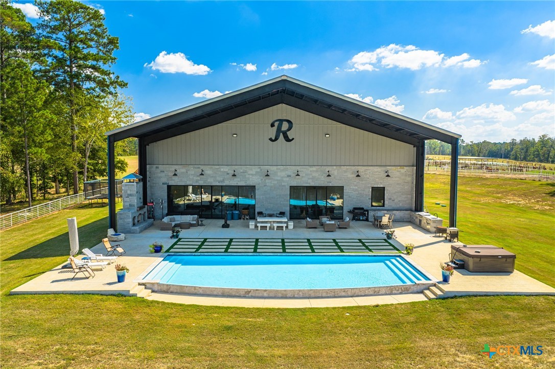 main property photo 6