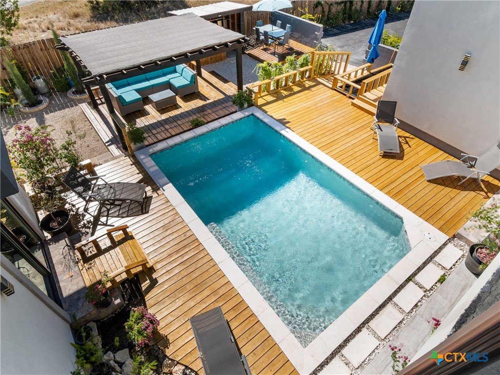 main property photo 37