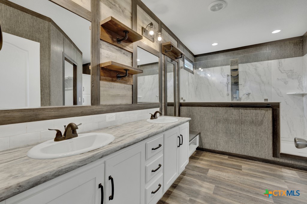 property viewer photo 36
