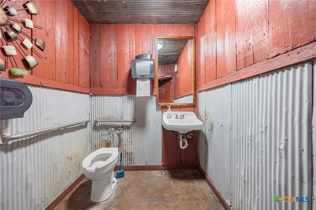 main property photo 16
