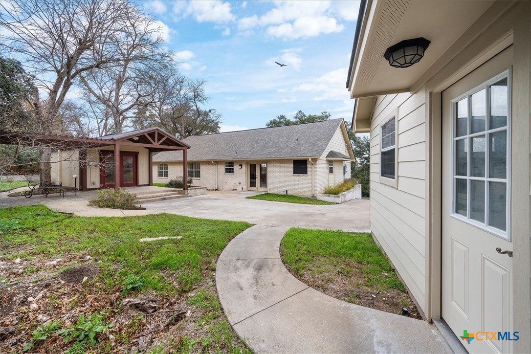 main property photo 6